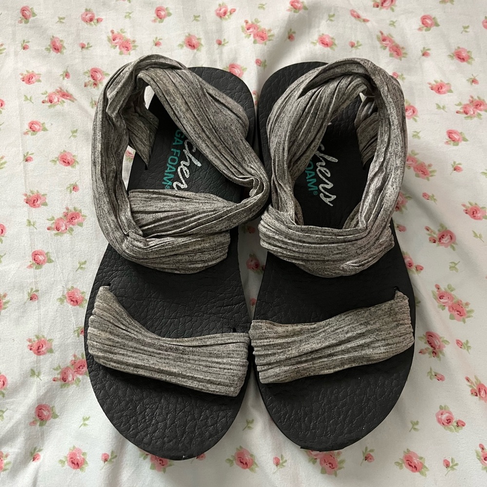 Foam slip on sandals - Size 7.5